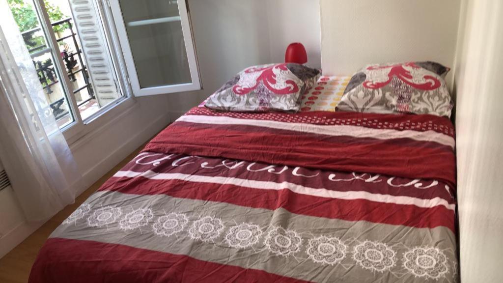 Cosy Apartment In Париж Екстериор снимка